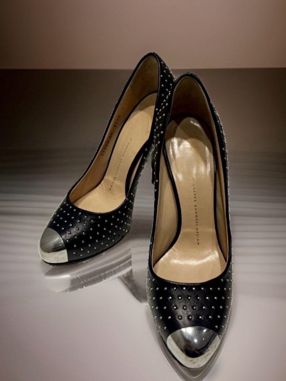 Giuseppe Zanotti Black Studded Pumps Silver Cap Toe Stiletto Heels EU 39 US 9